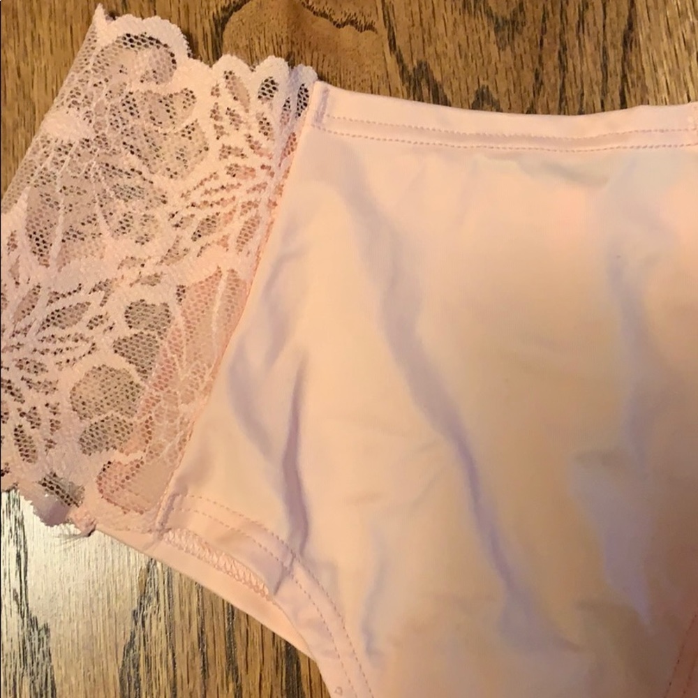 𝙿𝚒𝚗𝚔 𝚟𝚜 𝚞𝚗𝚍𝚒𝚎𝚜 - Picture 3 of 4